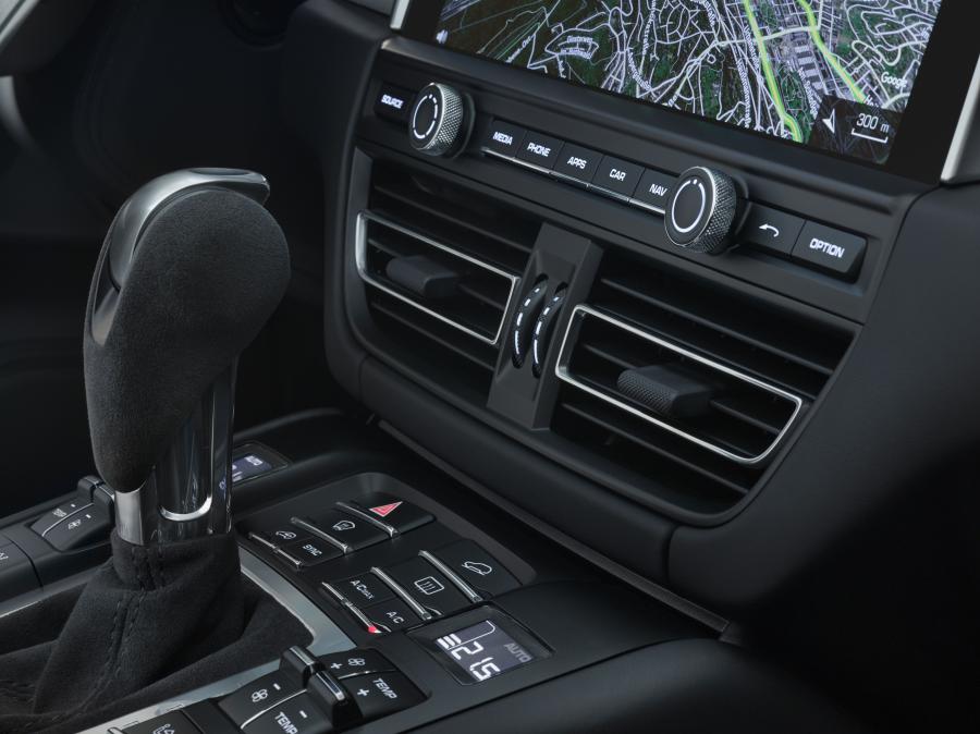 Детали интерьера Porsche Macan S (95B) 2018 года  (WW) (фото 3 из 235)
